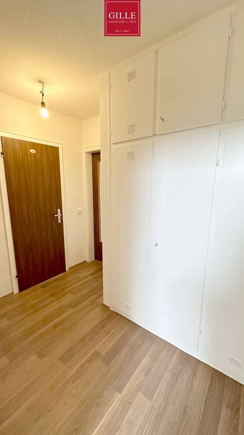 Ansicht 3 von: WOHNEN AM SCHMÖLDERPARK: Renovierte 2-Zim.-Whg. mit Tageslichtbad, schönem Wohnraum u. Balkon